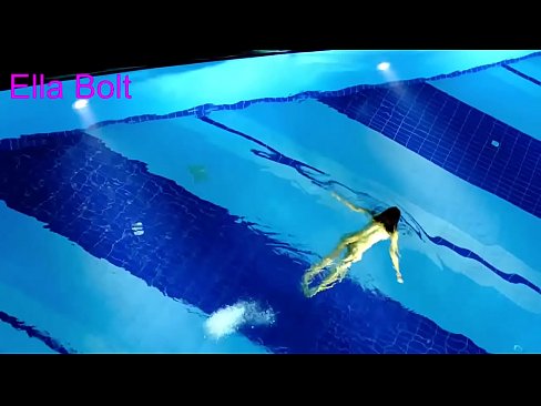 ❤️ මට නැරඹීම නැවැත්විය නොහැක, තරුණ රන්වන්තිය ELLA BOLT නිවාඩු නිකේතනයේ තටාකයේ නිරුවතින් පිහිනීමට හසු විය ❤ Sex video si.hentaibar.ru